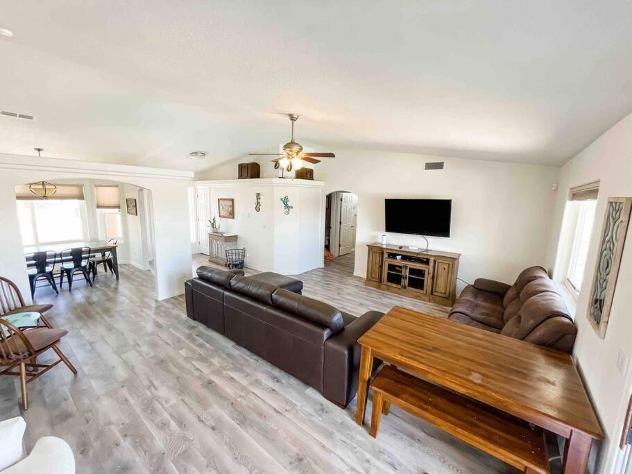 Private View On The Lake Side Of 95! Sleeps 16 Lake Havasu City Esterno foto